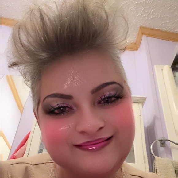 Meet your Posher, Kandi - Picture 2 of 2